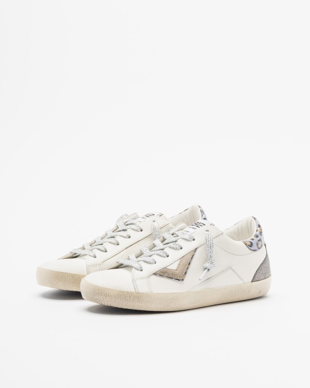 4B12 White sneakers