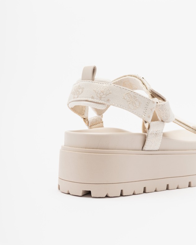 Sand�lias de plataforma Guess