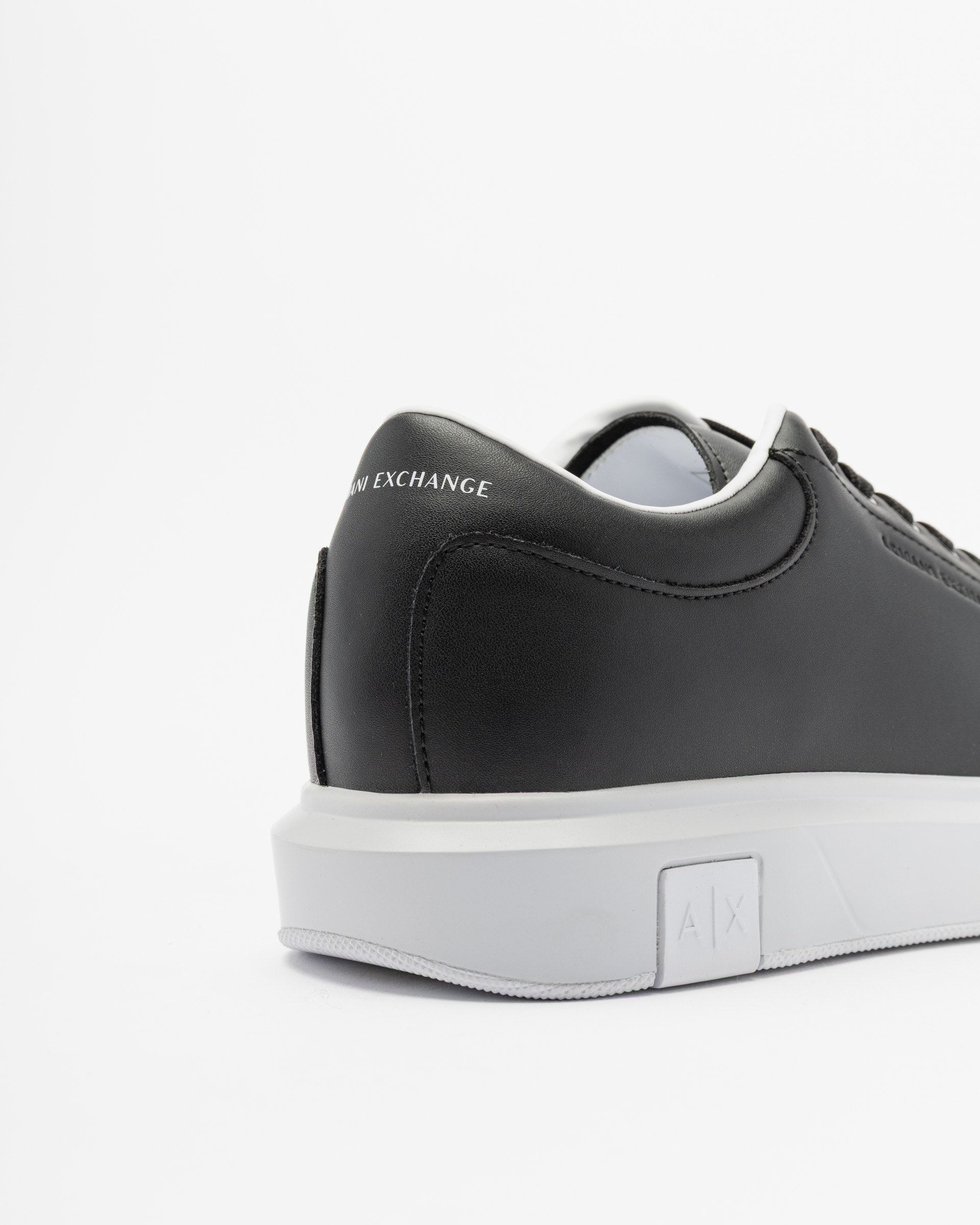 Baskettes blanches Armani Exchange