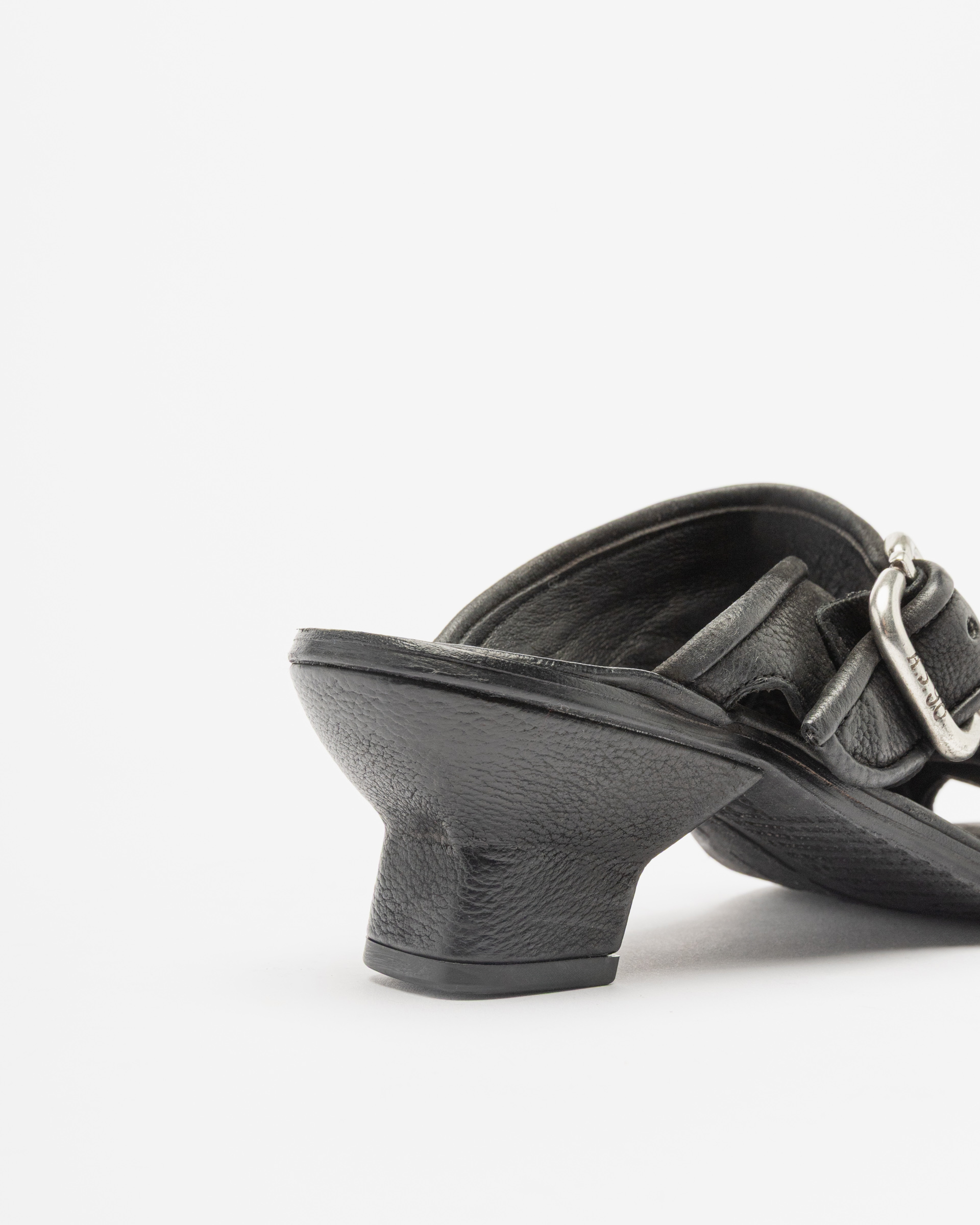 Socas com fivela e salto bloco A.S.98