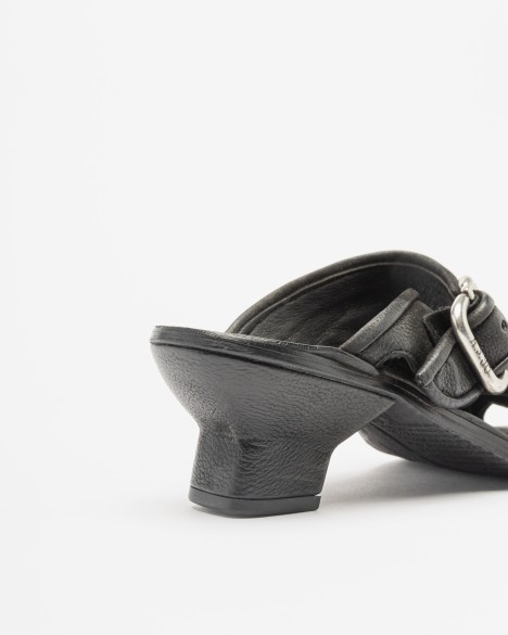 Socas com fivela e salto bloco A.S.98