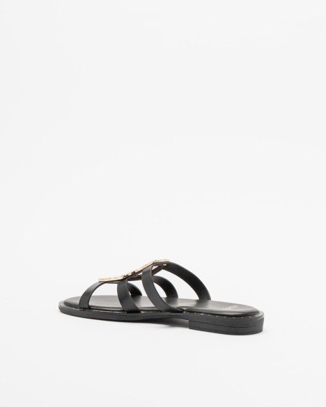 Ex� Flat sandals