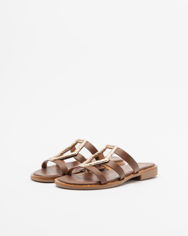 Ex� Flat sandals