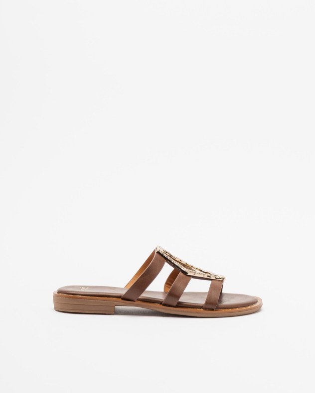 Ex� Flat sandals