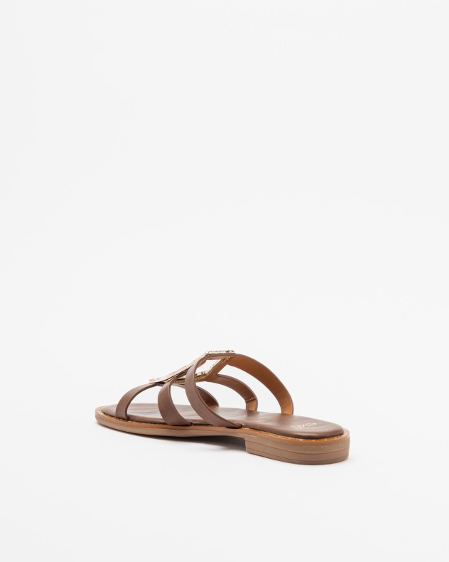 Ex� Flat sandals