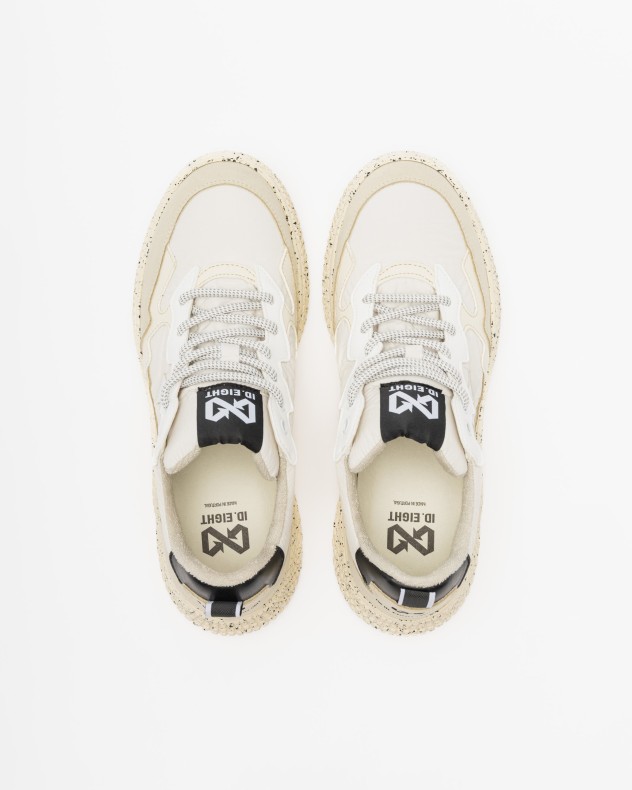 Witte sportschoenen ID.Eight
