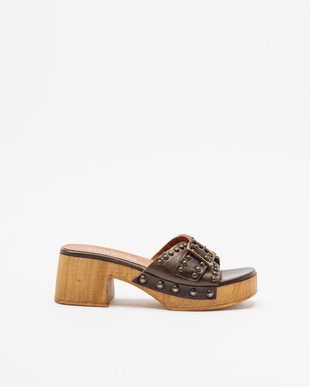 Socas com fivela e salto bloco PROF