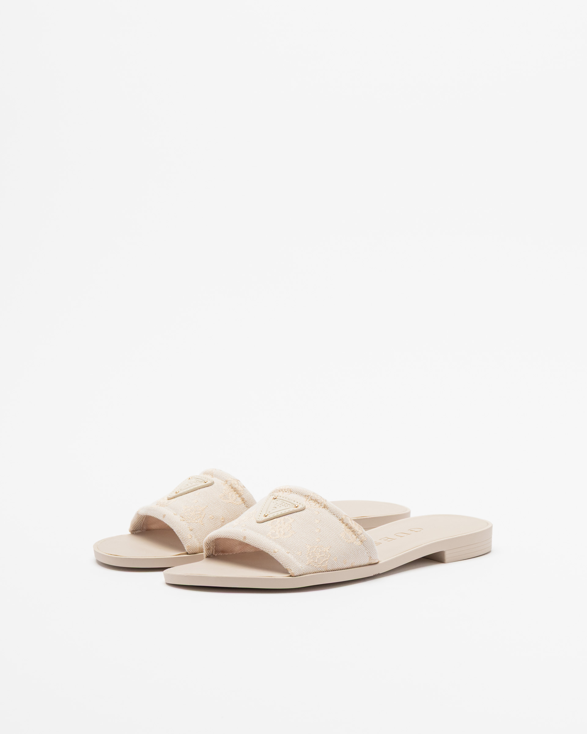 Chaussons Guess