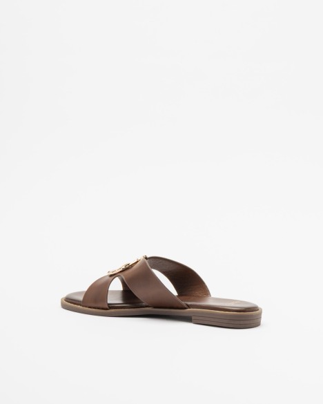 Ex� Slide sandals