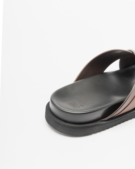 Pantofole ONE and OTHER