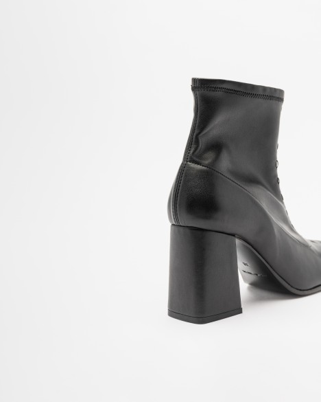 The Lab.yrinth Ankle Boots