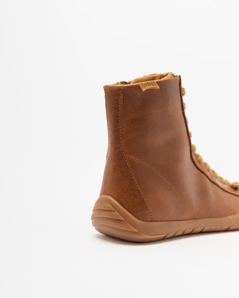 High-Top-Sneaker Camper