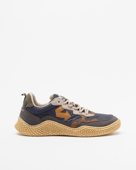 ID.Eight Sneakers