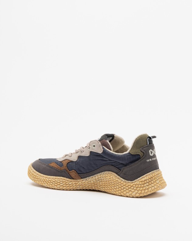 ID.Eight Sneakers