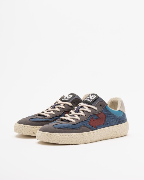 ID.Eight Sneakers