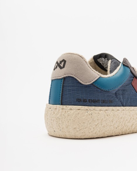 ID.Eight Sneakers
