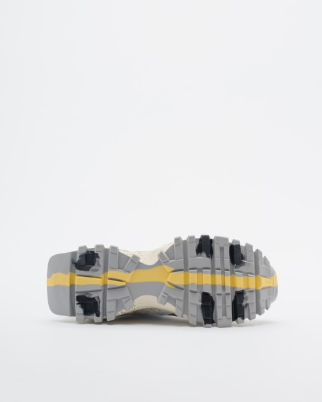 Witte sportschoenen