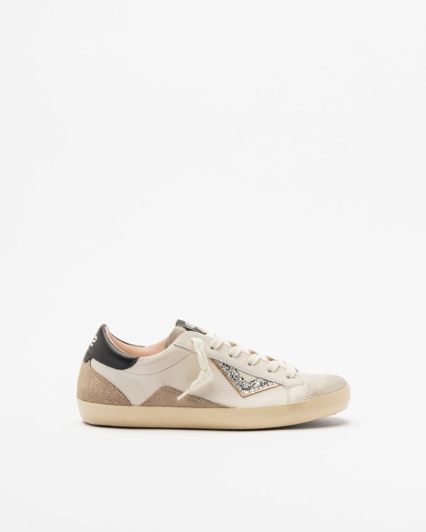 Wei�e Sneakers 4B12