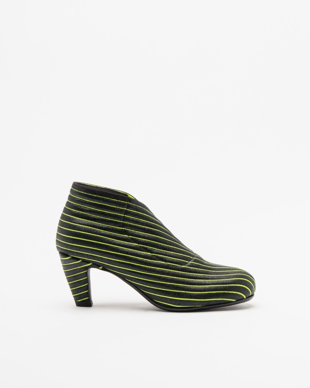 Botins United Nude