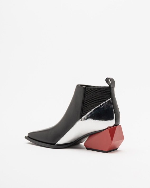 Botins United Nude