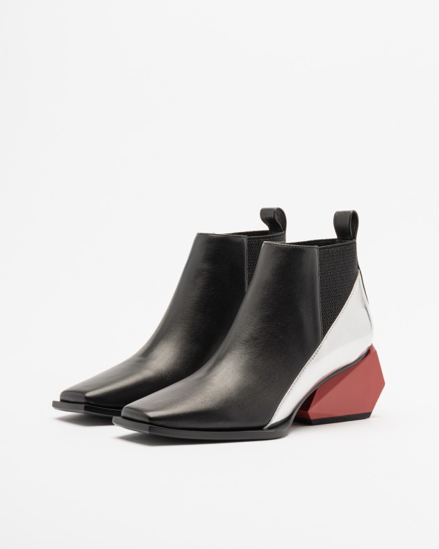 Botins United Nude
