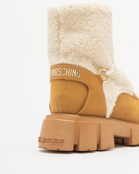 Stiefel Love Moschino