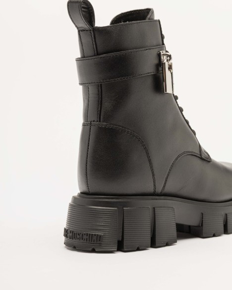 Stiefel Love Moschino