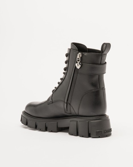 Stiefel Love Moschino