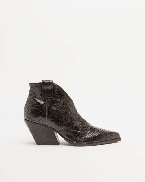 Elena Iachi Texan boots