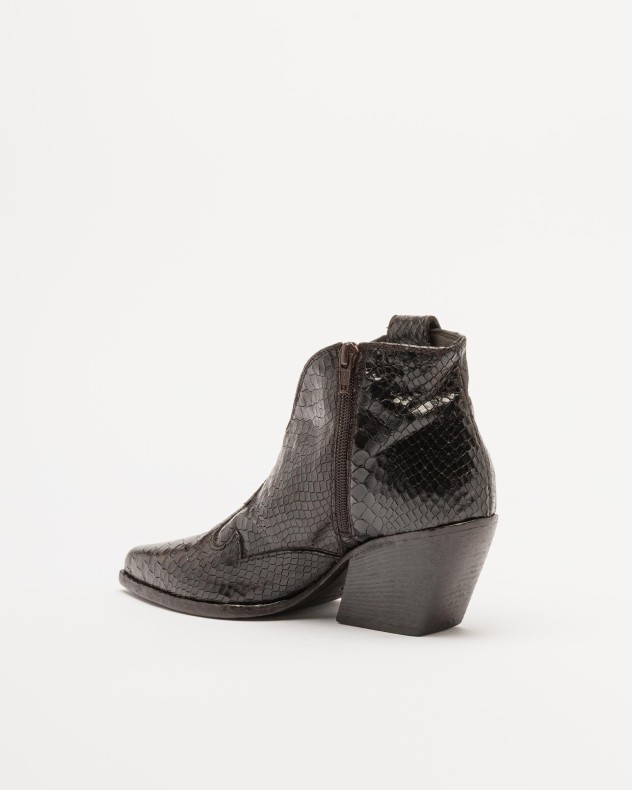 Elena Iachi Texan boots