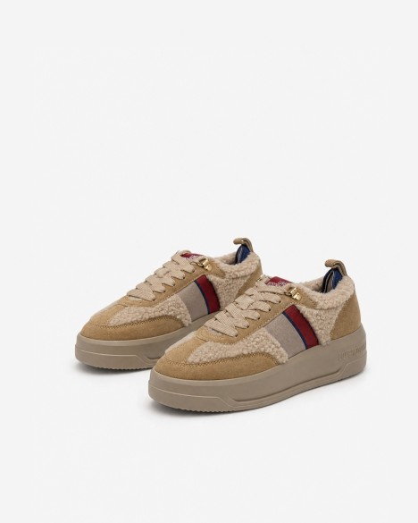 Sneakers Love Moschino