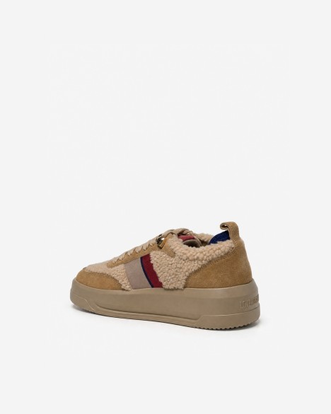 Sneakers Love Moschino