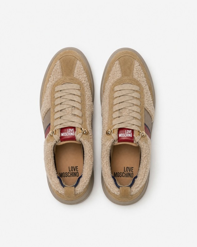 Sneakers Love Moschino